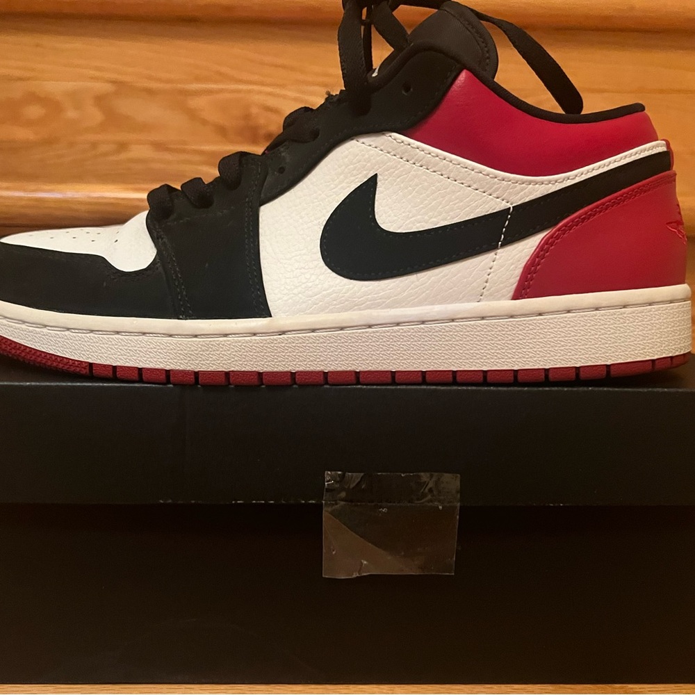 Air Jordan 1 Low “Black Toe”